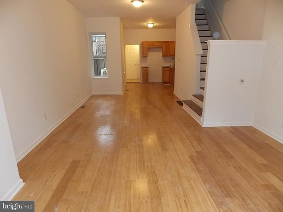 3rd image of 2527 N Myrtlewood St