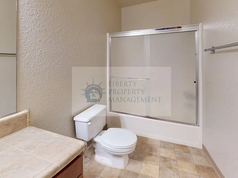 915 Kenwood Ave #3 — Photo 13