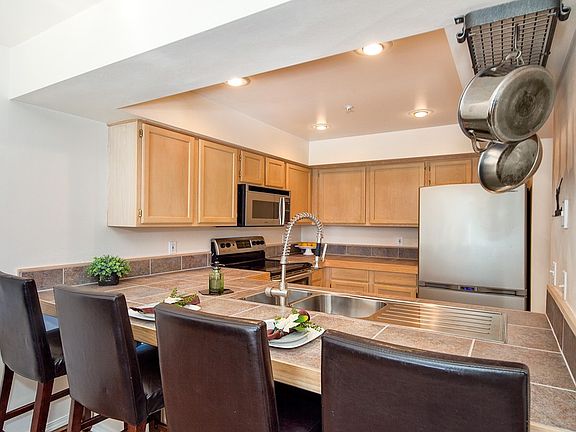 4th image of 321 SE Orchard Dr APT 24