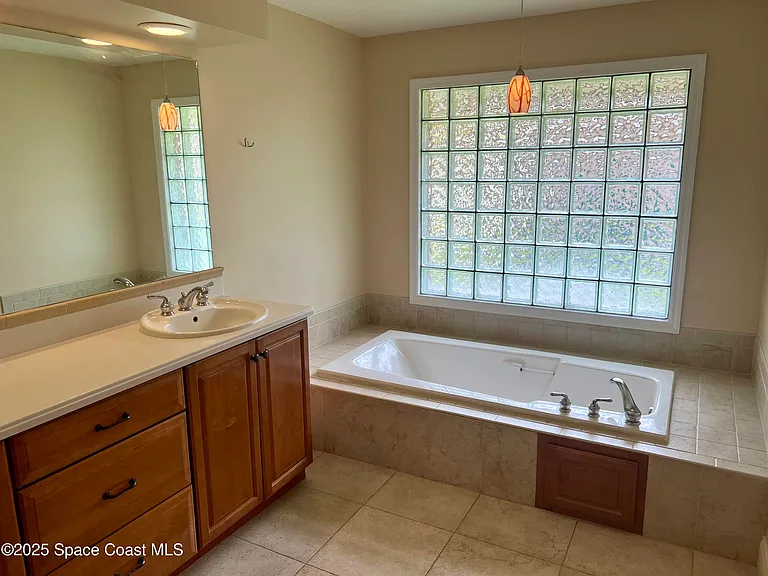 2372 Windham Dr — Photo 16