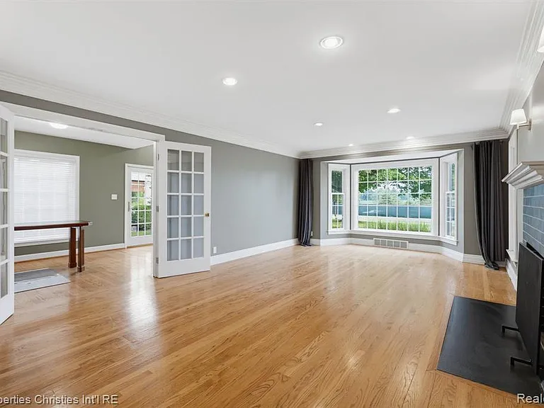 1688 Northlawn Blvd — Photo 5
