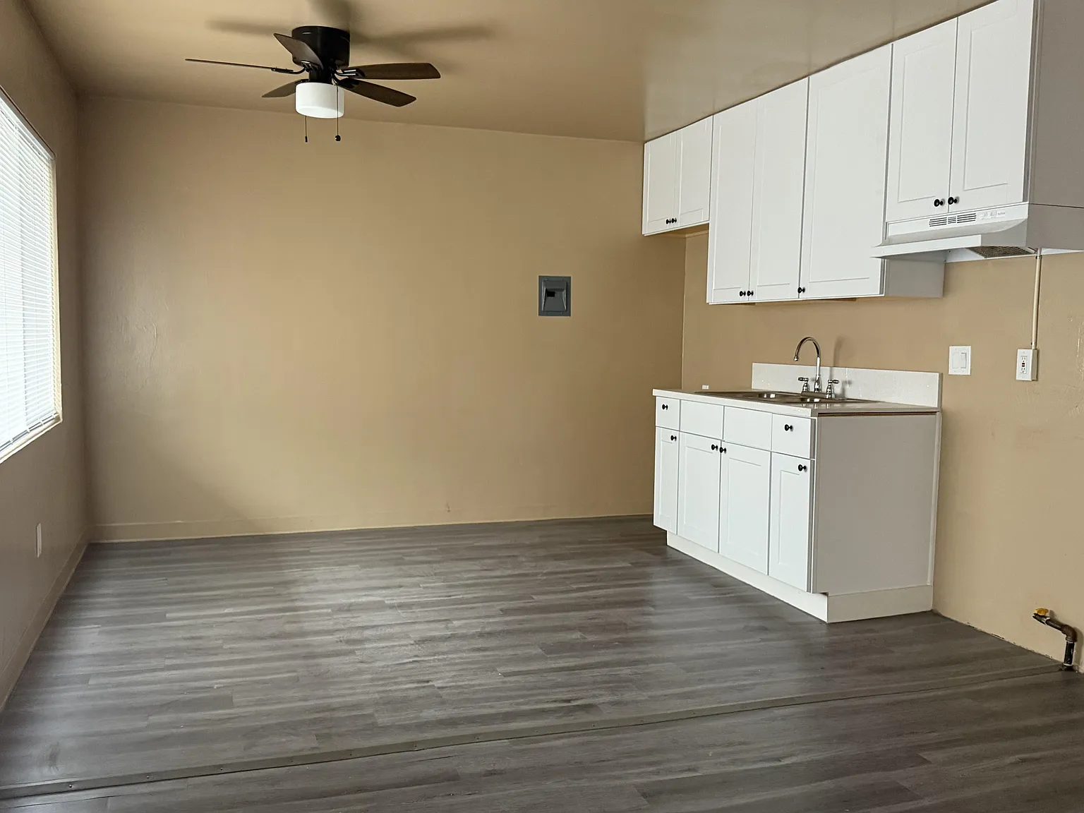 15319 South White Avenue - E — Photo 2