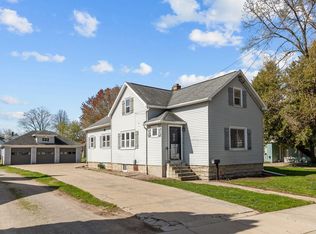 913 W 4th Ave, Oshkosh, WI 54902