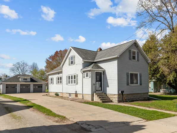 913 W 4th Ave, Oshkosh, WI 54902