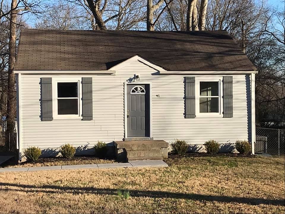 1st image of 70 Chestnut Dr