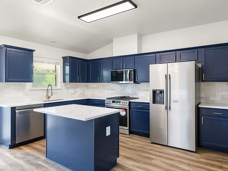 Fully remodeled modern Chef's kitchen, with a large island, brand new stainless steel appliances, new quartz countertops