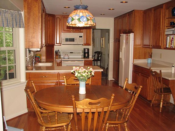 Kitchen w/Custom Cherry Cabinets