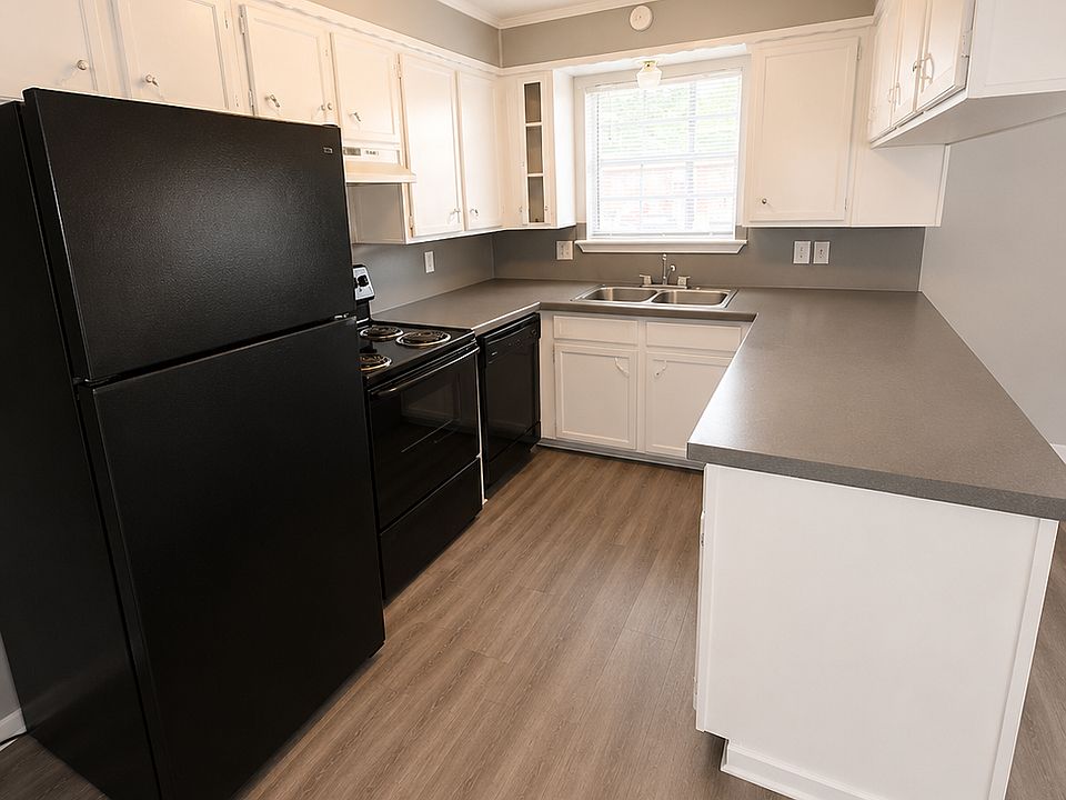 1st image of 501 Westlawn Dr APT 30