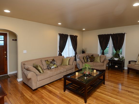 4th image of 7 Watson St