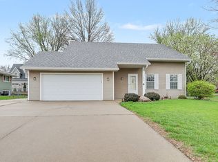 1306 University St, Pella, IA 50219