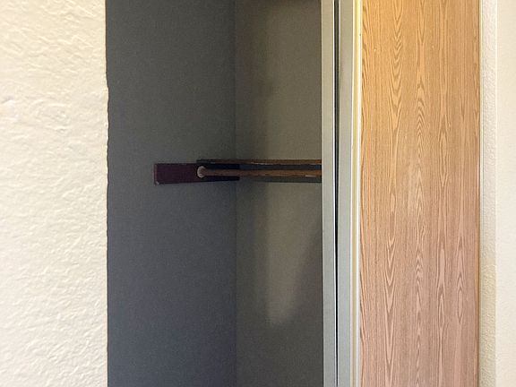 4th image of 121 W Lind St #11357179