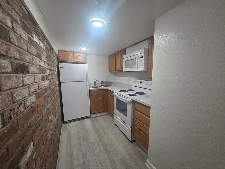 3851 Vineyard Ave #D — Photo 5