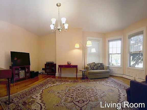 4th image of 35 Bentley Ave APT 1