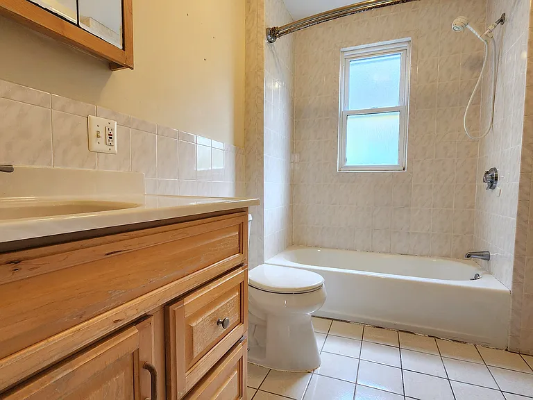82 Fairview Ave — Photo 8