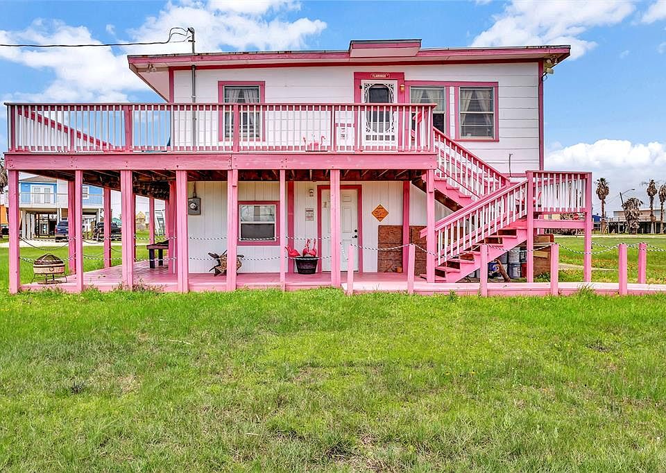 Welcome to the Flamingo Girl! The ultimate Surfside Beach get-a-way!!!