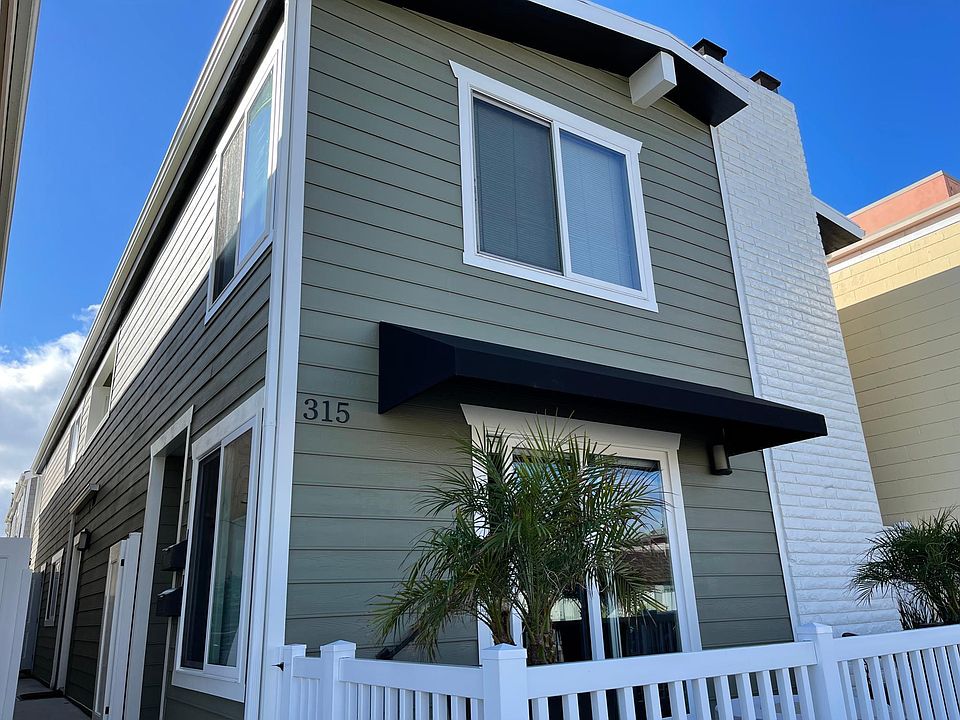 The front of home. This rental is for Unit A- the 3 bedroom/2 bath downstairs unit.