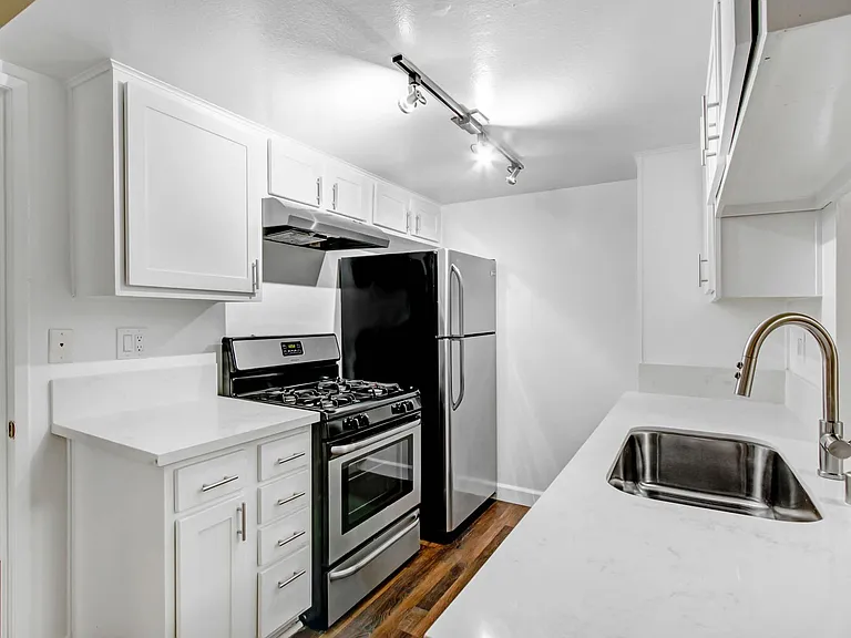 Tremont Apartments | 514 S Catalina St — Photo 23