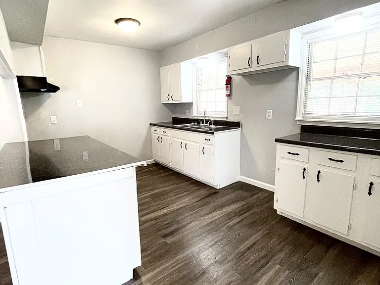 1314 Randall Dr — Photo 6