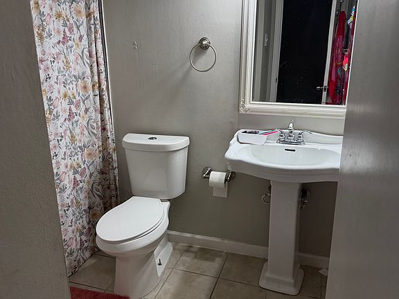 5th image of 901 Sunset Blvd APT A10