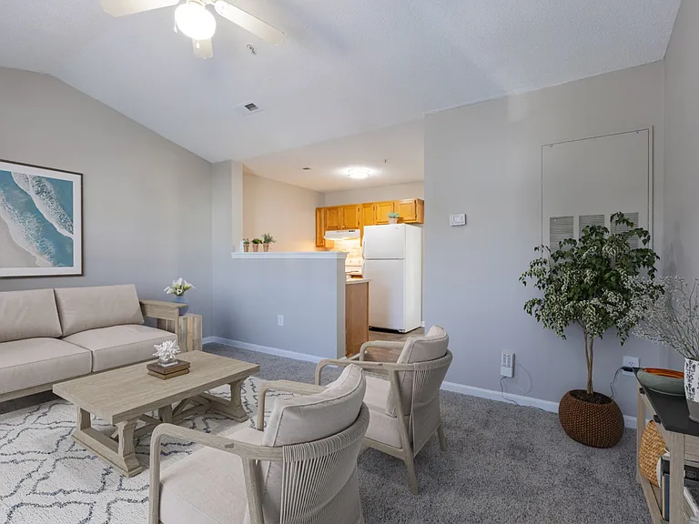 Sharon Pointe Apartment Homes — Photo 15