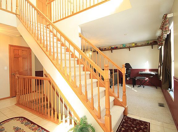 2nd image of 1376 Laurel Oaks Dr #1376