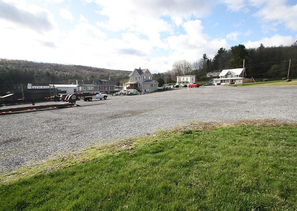 2nd image of 290 Main St