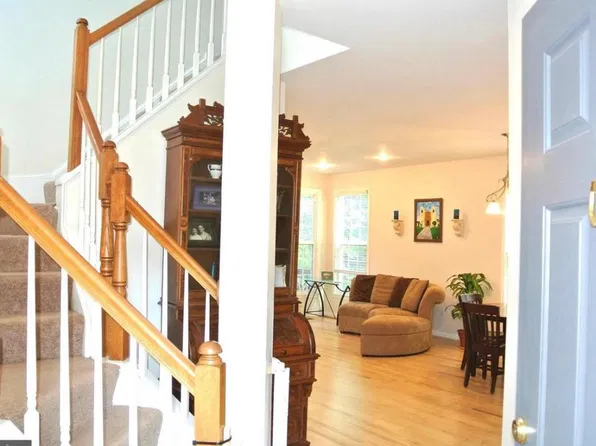 6519 Creek Run Dr, Centreville, VA 20121