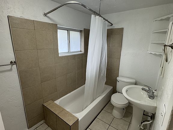4th image of 735 W 400 N APT 3