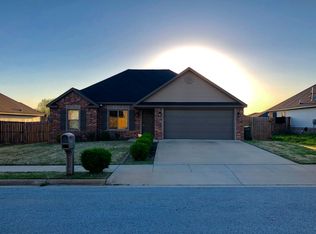 3174 Chelsey Ln, Springdale, AR 72764