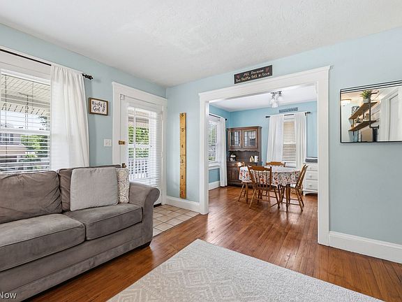 3rd image of 1222 Iroquois Ave