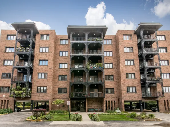 9395 Landings Ln Unit 302, Des Plaines, IL 60016