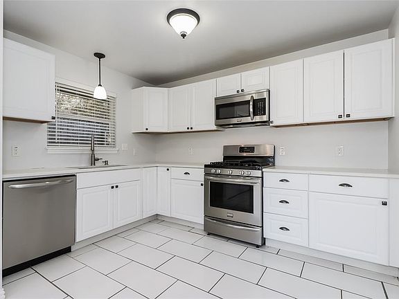 3rd image of 1707 Juanita Dr