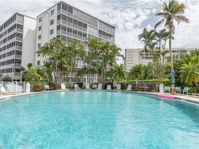 1 Bluebill Ave, Naples, FL, 34108