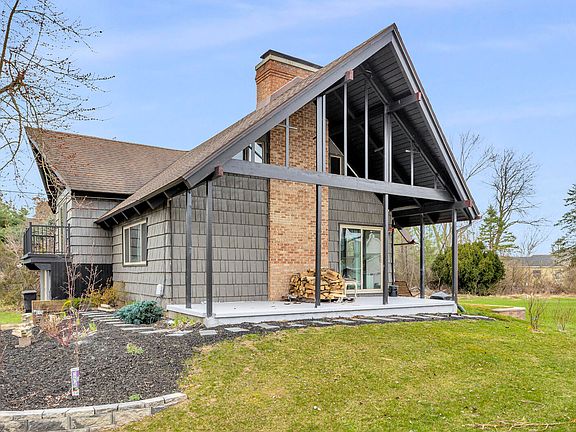 2nd image of 118 Victoria Dr