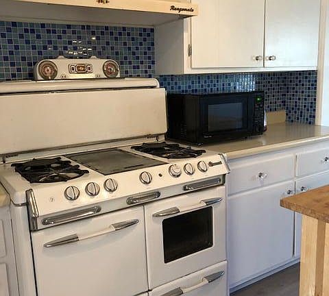 5th image of 1589 Tustin Ave