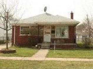 6819 Heyden St, Dearborn Heights, MI 48127