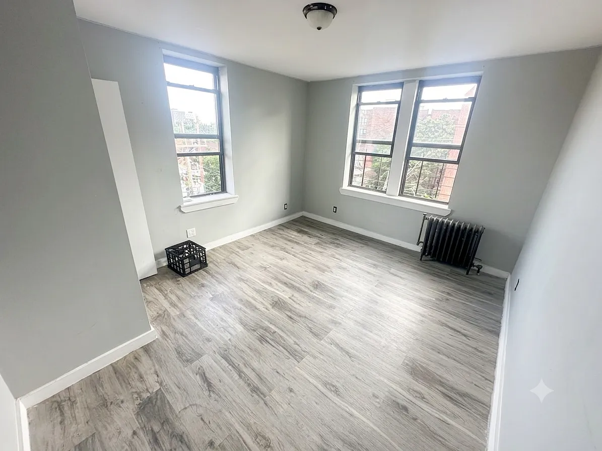 4 bed, 999 sqft, $3,099 — Photo 3