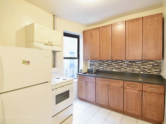3rd image of 515 W 171st St APT 1