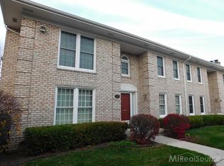 135 Windwood Pointe, Saint Clair Shores, MI 48080