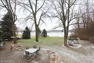 3rd image of 7116 Peninsula Dr NE