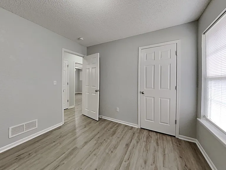 403 NW Woodbury Dr — Photo 13