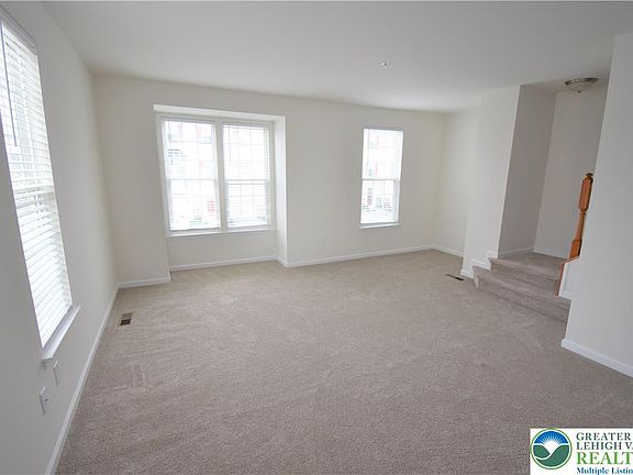 2nd image of 12 Yellow Rose Ln