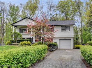 28 Eliot Rd, Manalapan, NJ 07726