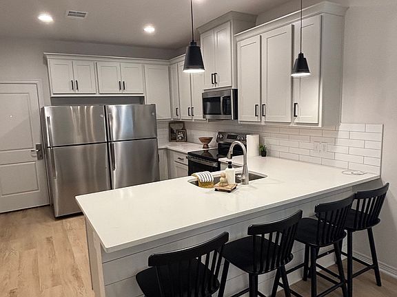5th image of 1613 Park Pl