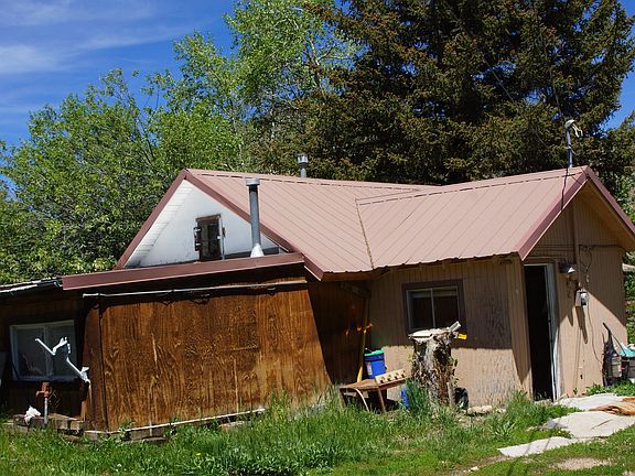 2nd image of 212 Moffat Ave
