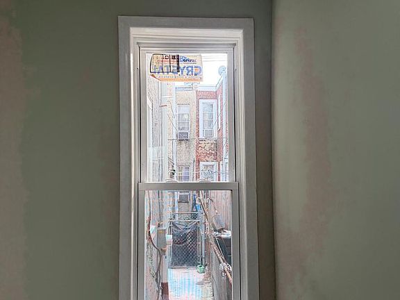 4th image of 156 W Wishart St