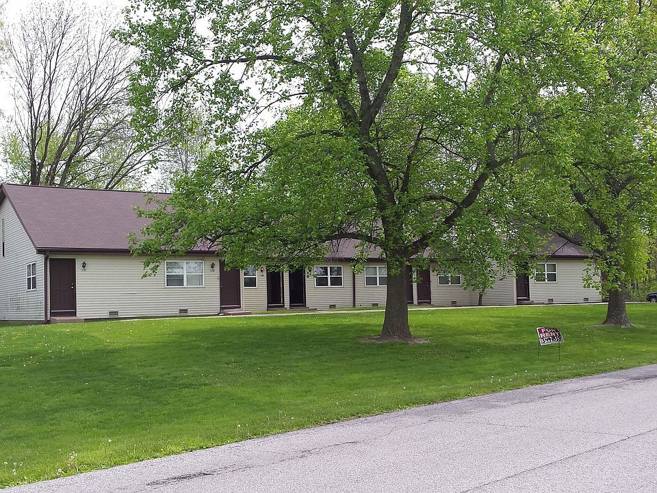 1st image of 1104 Village Circle Dr #4