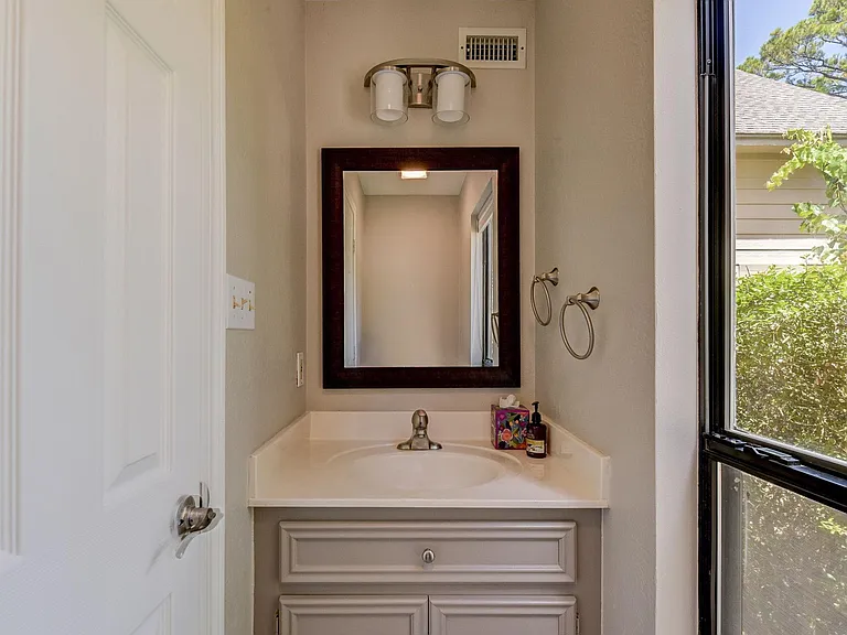 10045 Valley Dr S — Photo 20
