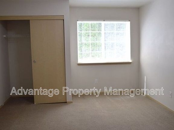 4th image of 739 Jackson St W #3
