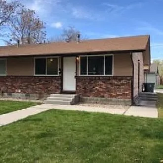 906 W Victory Rd — Photo 1